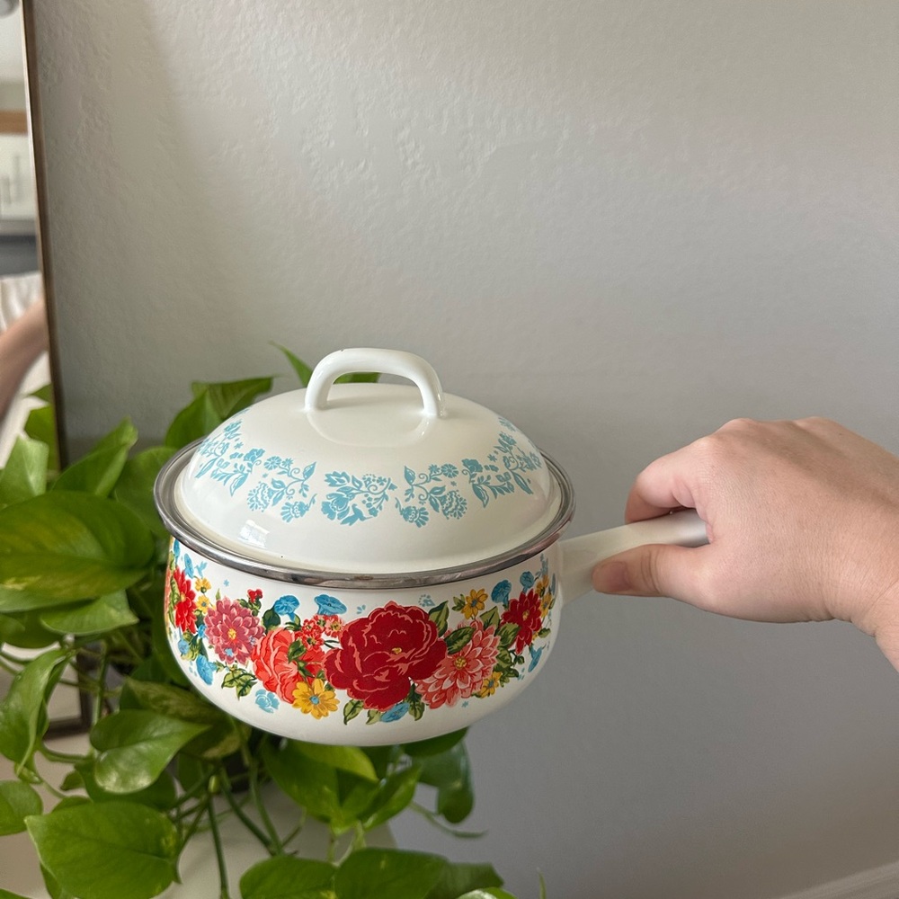 The Pioneer Woman Enamel Saucepan with Lid